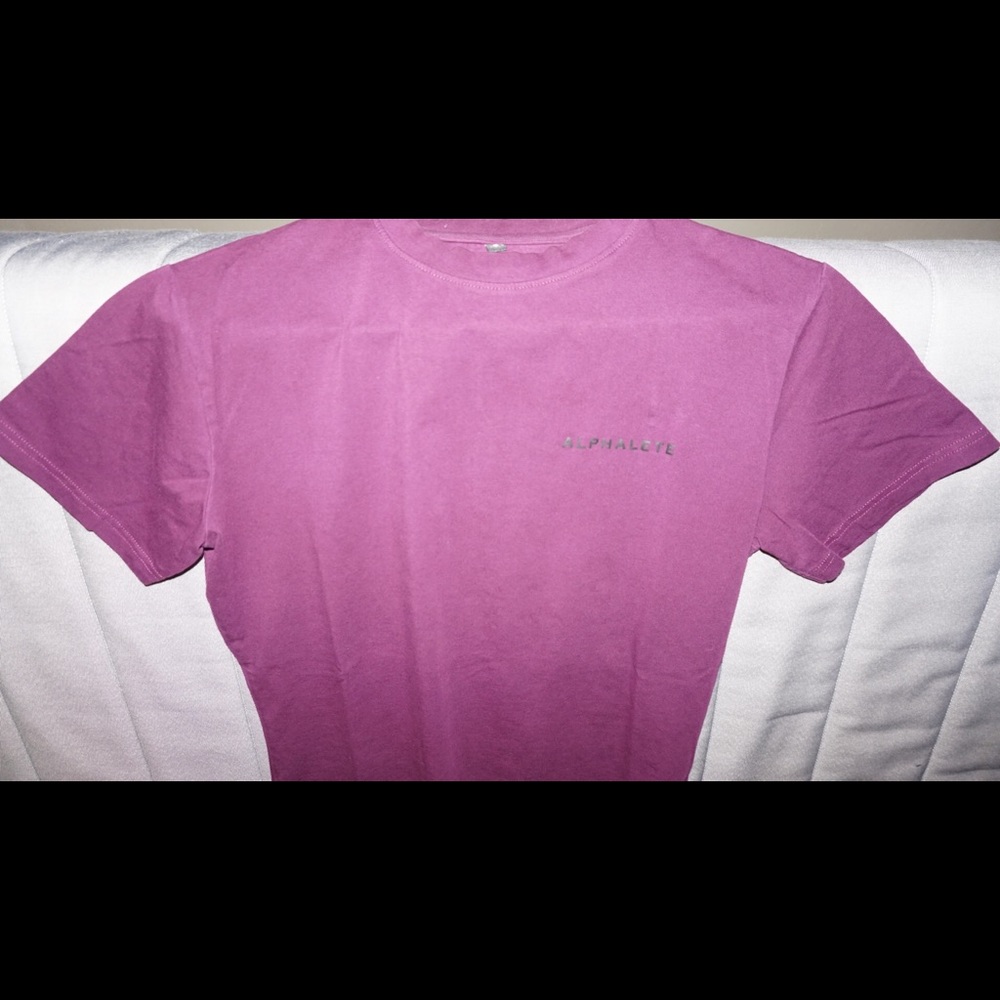 Men’s Alphalete burgundy performance top.